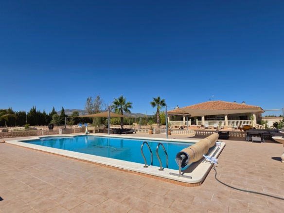 Villa in Pinoso – YC623640