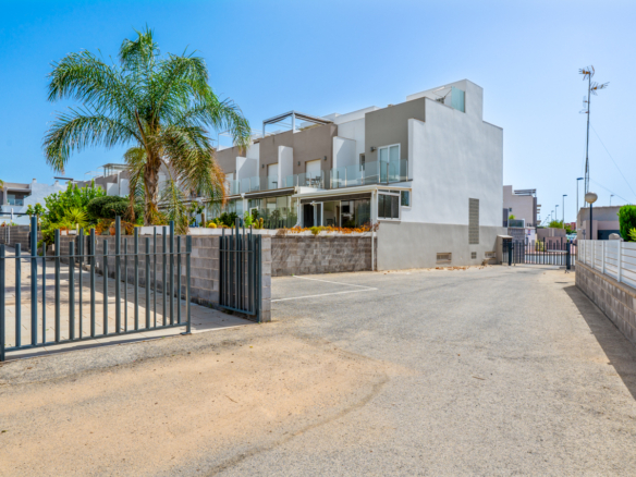 Town House in Torrevieja – YC500988