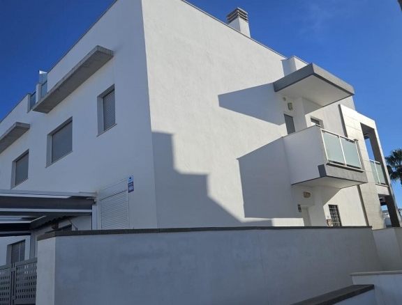 Semi Detached in Torrevieja – YC635403