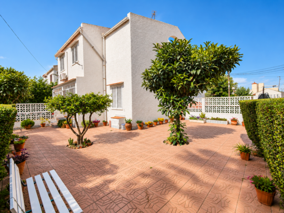 Town House in Torrevieja – YC657252
