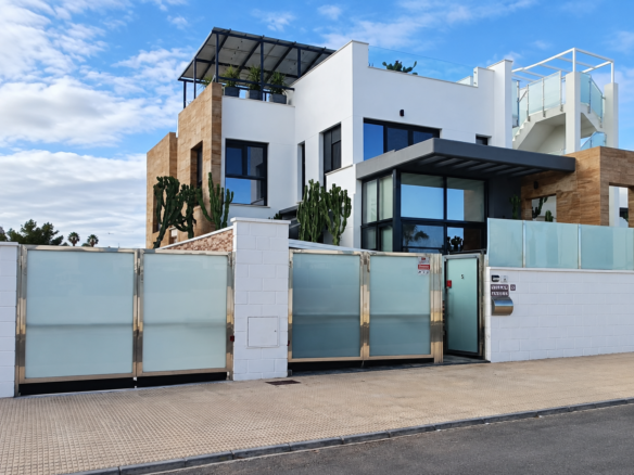 Villa in Cabo Roig – YC601094