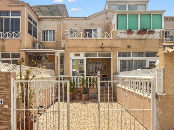 Town House in Torrevieja – YC670586