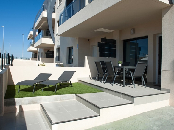 Apartment in Pilar de La Horadada – YC680278