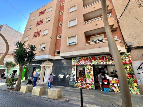 Commercial in Torrevieja – YC691171