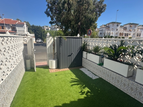 Town House in La Mata – YC711368