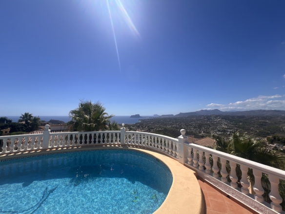 Villa in Cumbre del Sol – YC657885