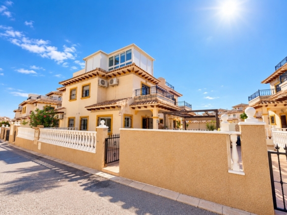 Town House in La Zenia – YC727737
