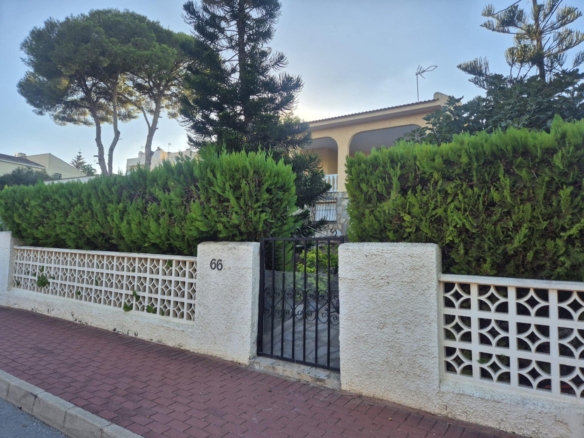 Villa in Torrevieja – YC754369