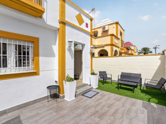 Town House in Torrevieja – YC754758