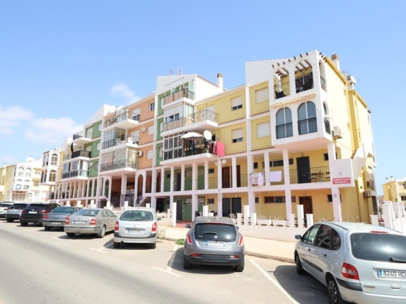 Apartment in Torrevieja – YC756005