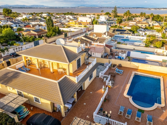 Villa in Torrevieja – YC764823