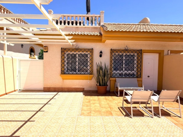 Town House in Los Montesinos – YC765771