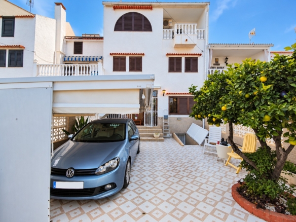 Town House in Torrevieja – YC766049