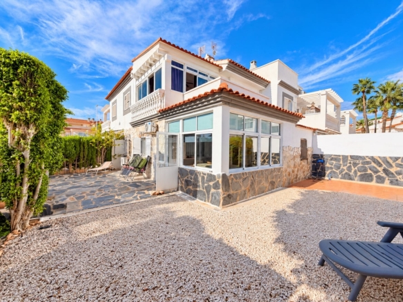 Town House in Alicante – YC767982