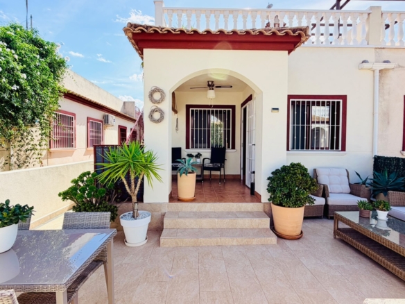 Town House in Daya Vieja – YC778828
