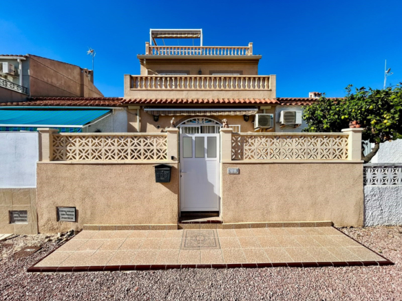 Town House in Torrevieja – YC765525