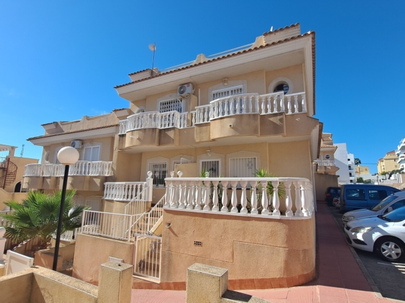 Town House in Villamartin – YC797317
