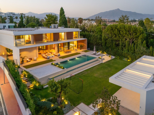 Villa in Guadalmina Alta – YC797639