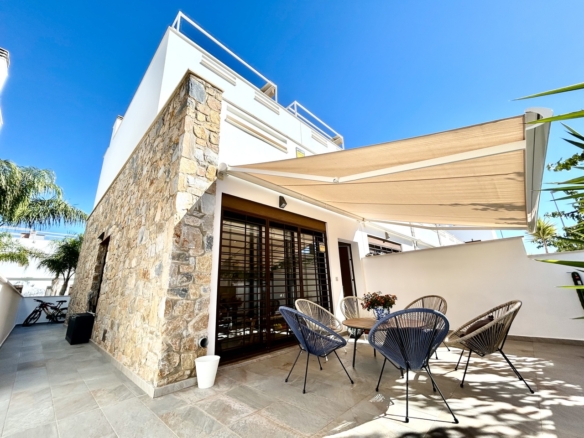 Town House in Torre de La Horadada – YC797812