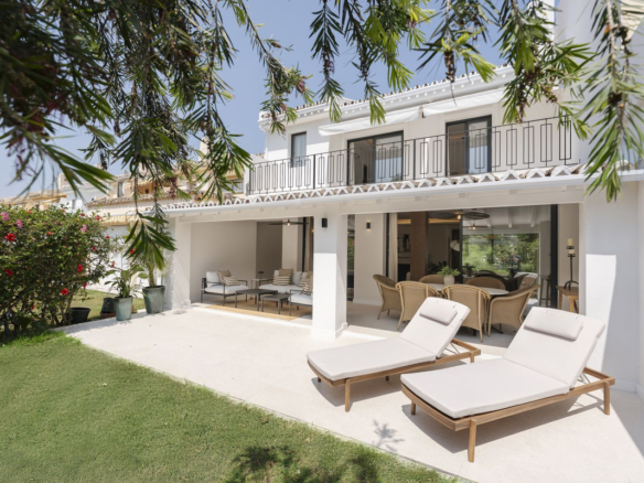 Town House in Nueva Andalucía – YC797858