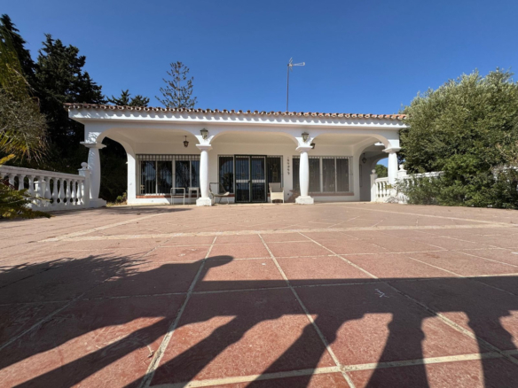 Villa in New Golden Mile – YC797870