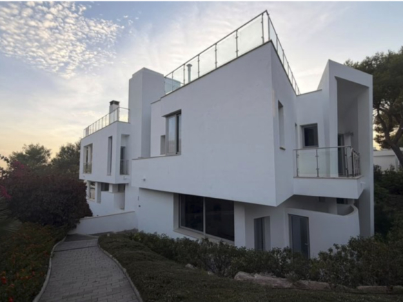 Villa in Marbella – YC798985
