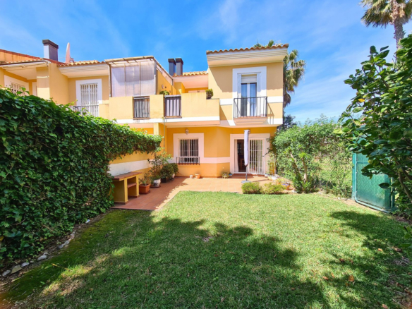 Town House in La Duquesa – YC799657