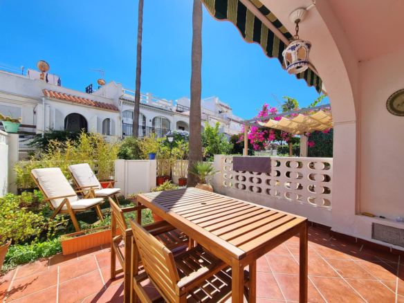 Town House in La Duquesa – YC799785