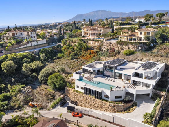 Villa in El Paraíso, Estepona – YC799849