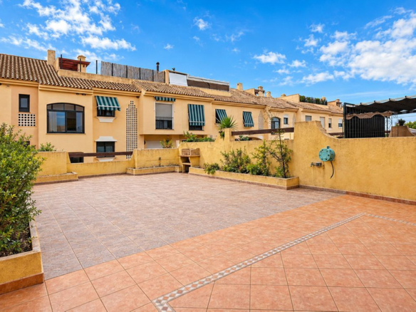 Apartment in Estepona – YC800487