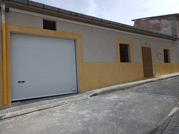 Town House in Pinoso – YC803483