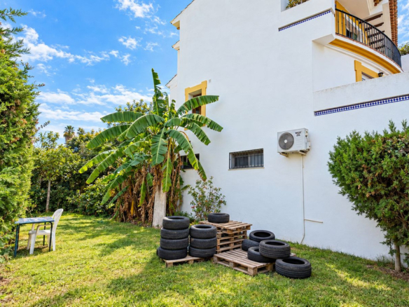 Town House in Estepona – YC804933