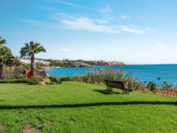 Town House in Estepona – YC805239