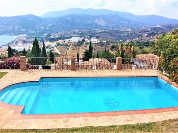Villa in La Herradura – YC806925