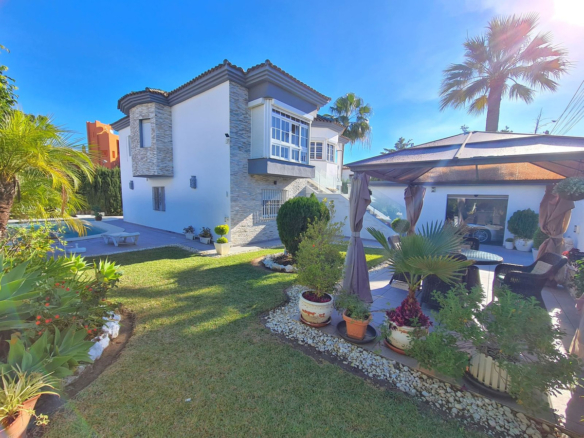 Villa in Estepona – YC808430