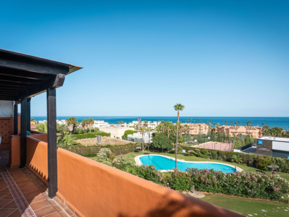 Apartment in Estepona – YC810315