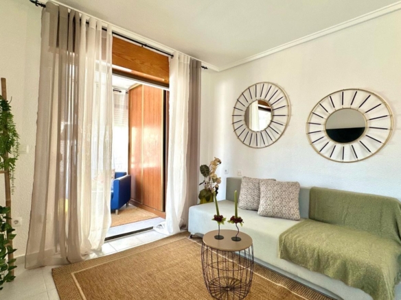 Apartment in Torrevieja – YC814192