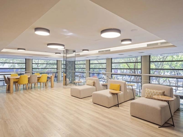 Commercial in Barcelona – YC815217