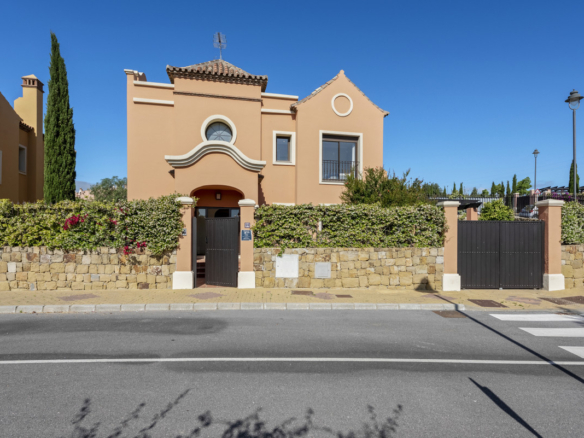 Villa in Estepona – YC816385